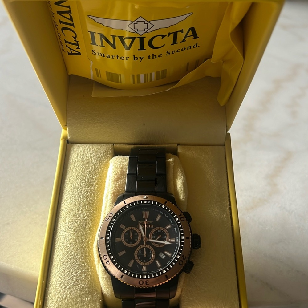 Men’s Invicta watch. Black and gold very nice and stylish.